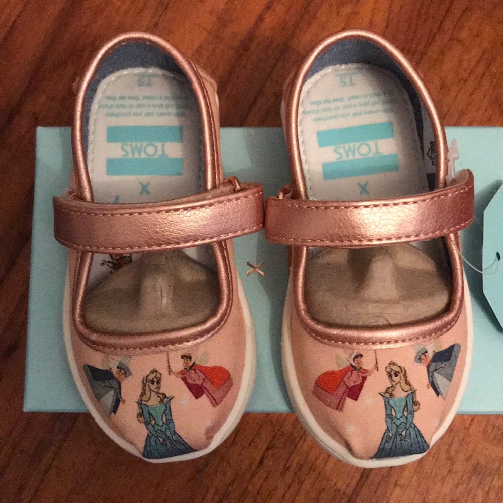 NWT Sleeping Beauty Toms
